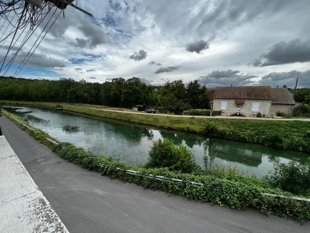 Ferienwohnung F2+ Au Bord De L’Eau Moret-sur-Loing Exterior foto